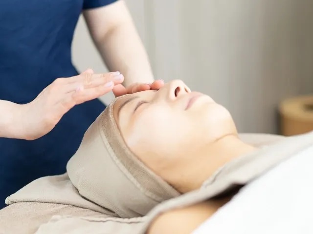 【角質ケア】話題の血みどろピーリングとは？効果と使い方について解説